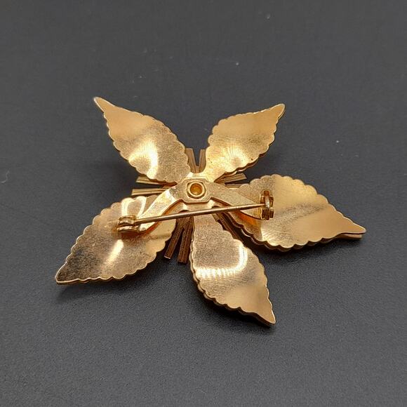 Vintage 1950s Gold Tone Rhinestone Metal Flower Brooch - 2 1/4 Inches - Picture 4 of 6